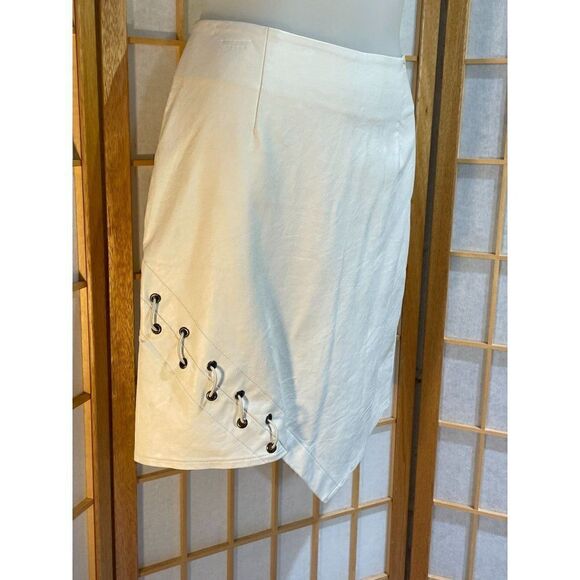 TOBIâSPâVeganâLeather AsymmetricalâSkirt - Picture 10 of 12